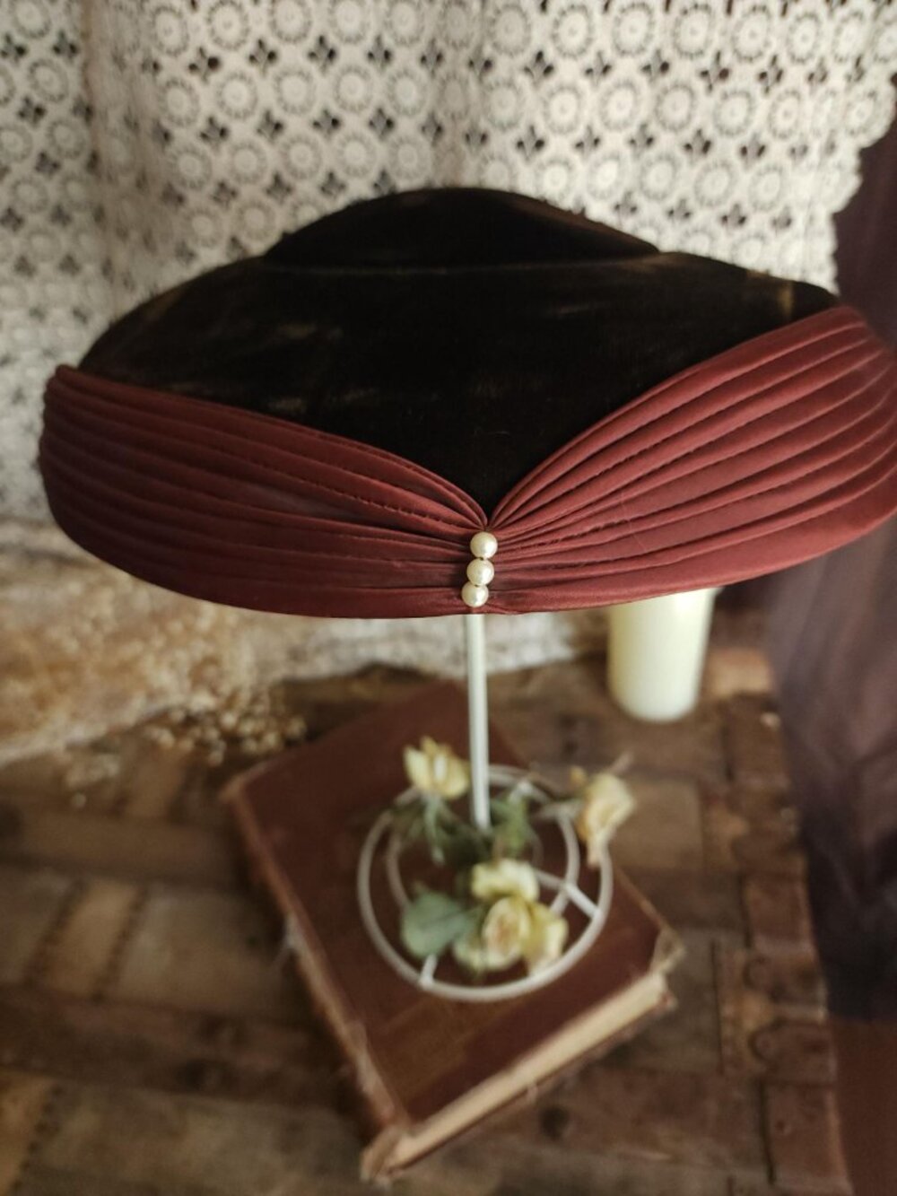 Vintage 1940s Mushroom Tilt Hat With Faux Pearl Trim, Brown Velvet and Satin Mil - Picture 3 of 13